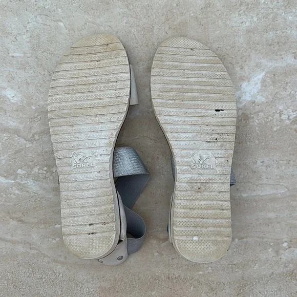 SOREL Ella Silver White Strappy Flat Sandals Elasticized Metallic Shoes Size 8.5 - Picture 3 of 3